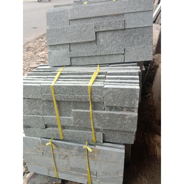 Batu Alam Andesit mozaik 20x40//harga per m2