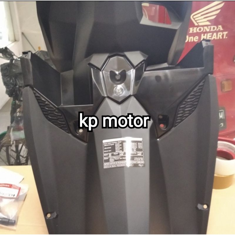 Cover inner lower laci dasbor vario 150 lama & vario 125 LED ori