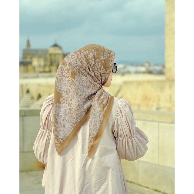 Buttonscarves Granada Series Caramel