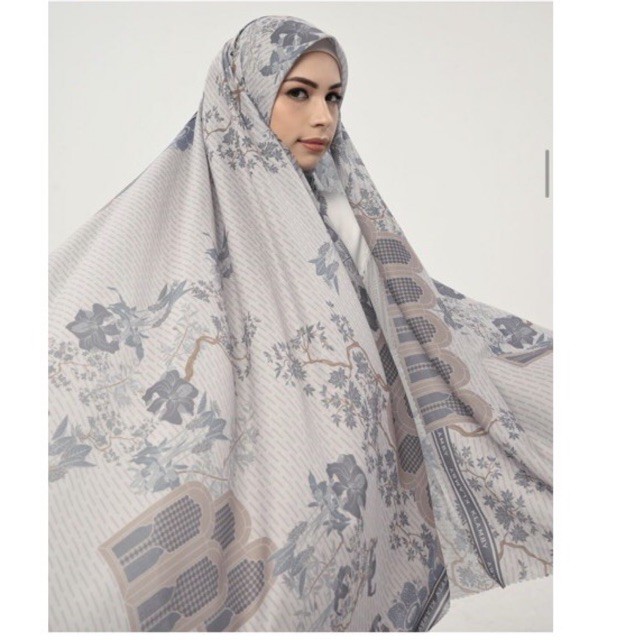 rafflesia scarf wearing klamby