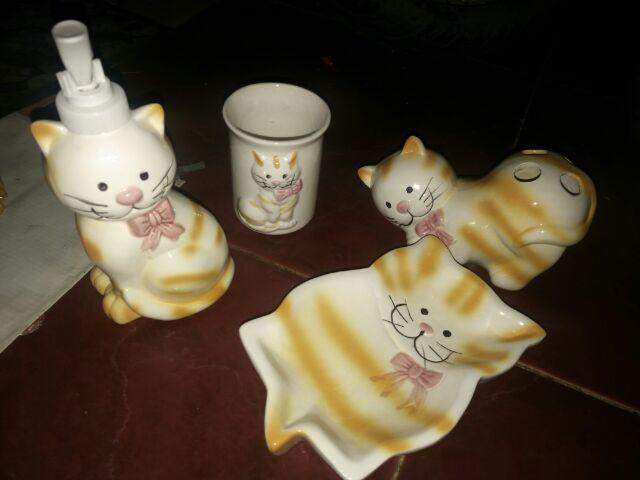 1 Set Keramik Tempat Sabun & Sikat Gigi / Tempat Sabun Batang / Tempat Sabun Cair