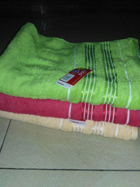 Handuk Mandi Merk Merah Putih