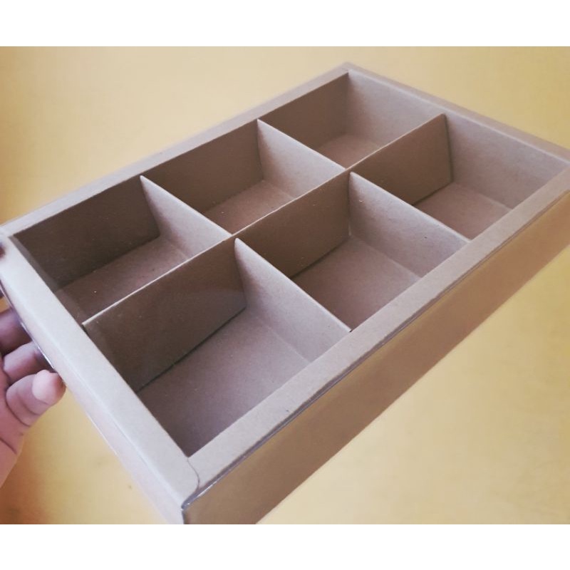 

Dus Mika Polos Eggtart Sekat 6 " Coklat " ( 1 Pack Isi 5 Pcs Dus )