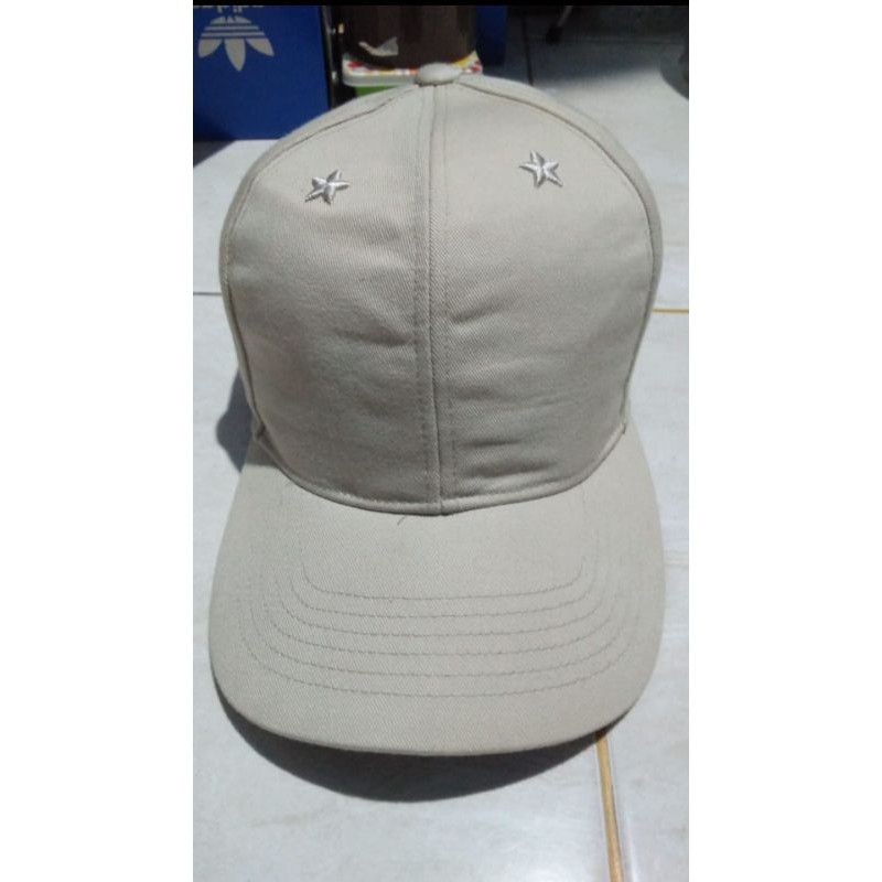 Topi cream polos bordir bintang