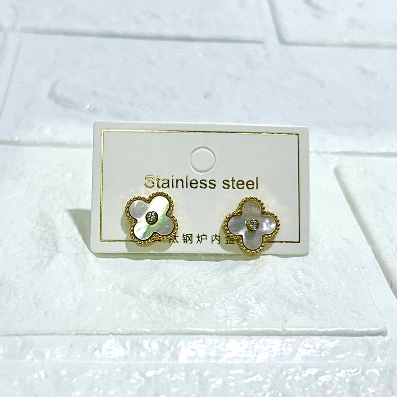Anting Stud clover premium titanium kualitas import korea anti karat