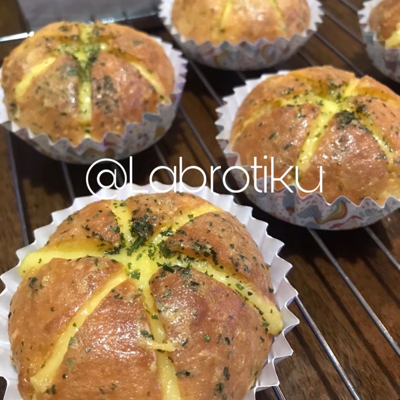 

Korean Garlic Cheese Cream Bread