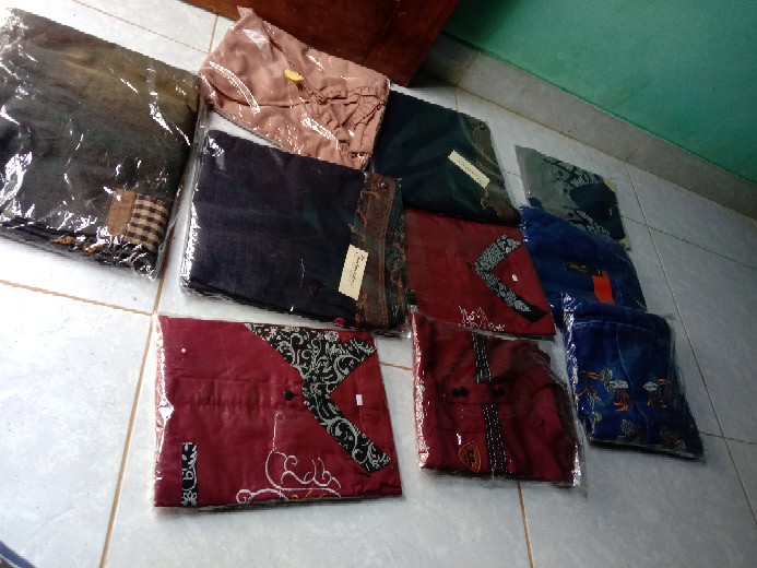 Hem Monteli Kemeja Atasan Pria Lengan Pendek Kemeja Polos Casual Slimfit Putih Hitam Maron