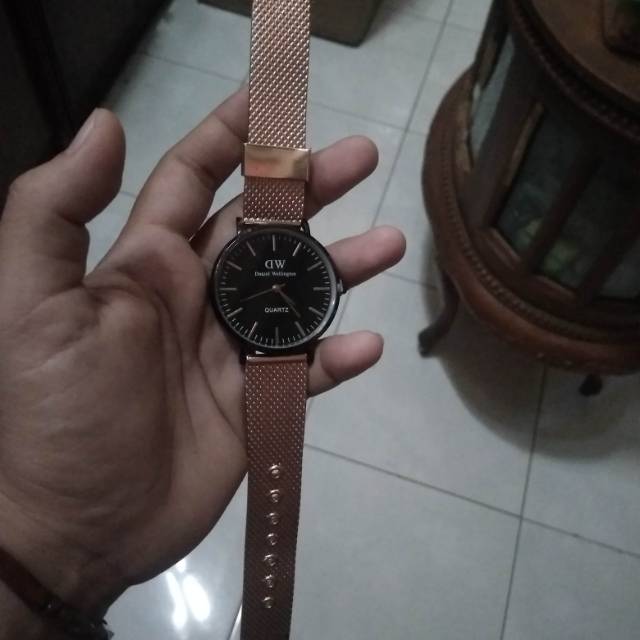 Jam tangan wanita dw