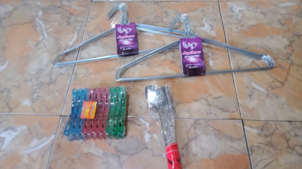 Gantungan Baju Kawat Stainless 10 Pcs / Henger Baju Kawat Besi