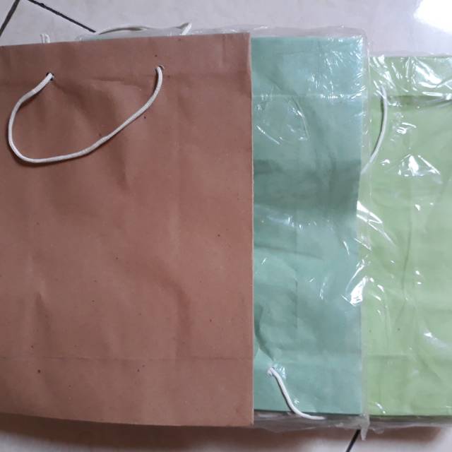 

Paper bag Polos Ukuran Buku Tulis