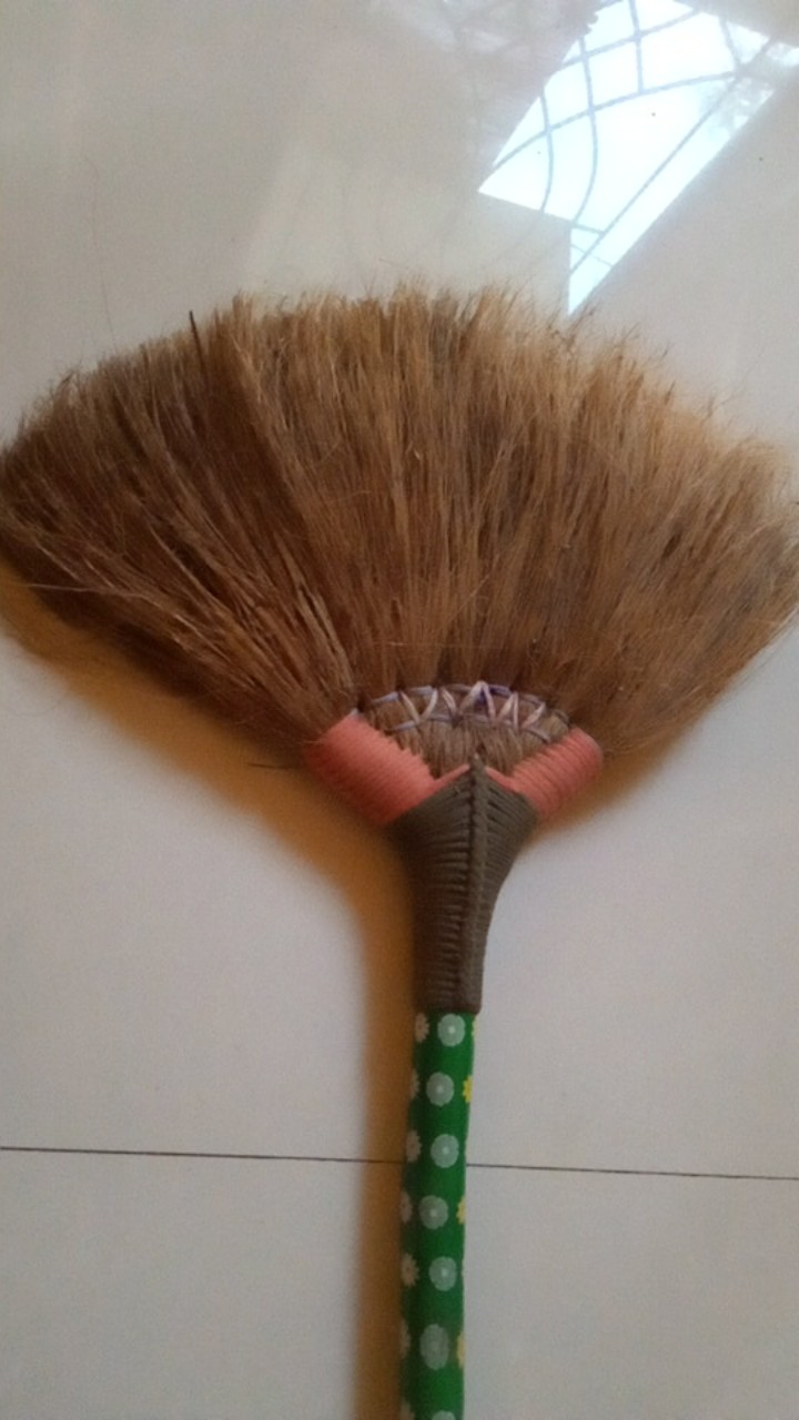 Sapu Sabut Kelapa Batang Bambu