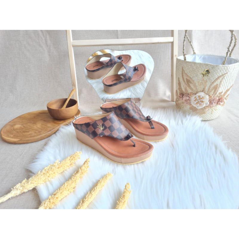 Dh 179 Sandal Wedges Untuk Wanita Motif Cautr