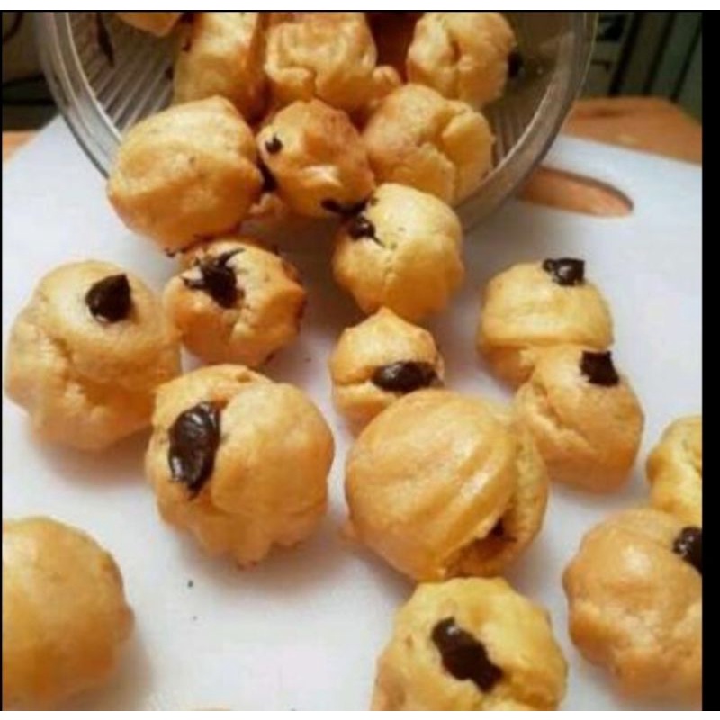 

Cemilan kue soes kering rasa coklat tersedia kemasan 250gr dan 500gr