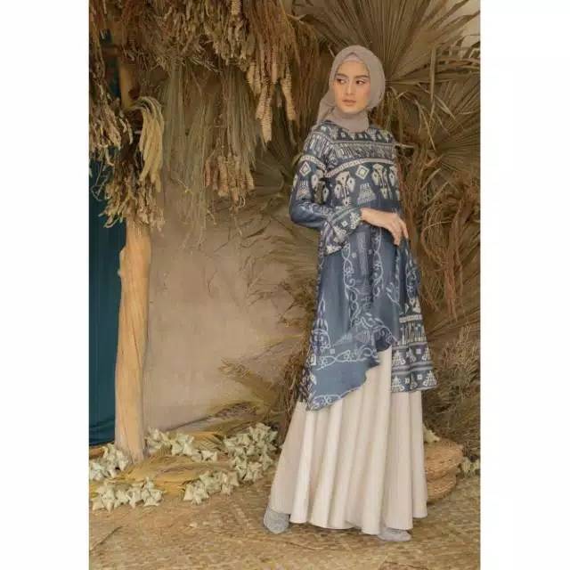 Cerana Tunik Majestic Blue XS Wearing Klamby
