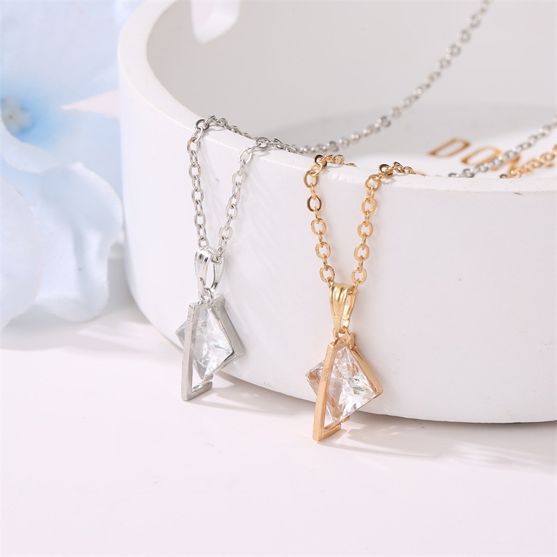 Fashion small fresh necklace cold wind square zircon necklace new clavicle chain ins wind niche jewelry