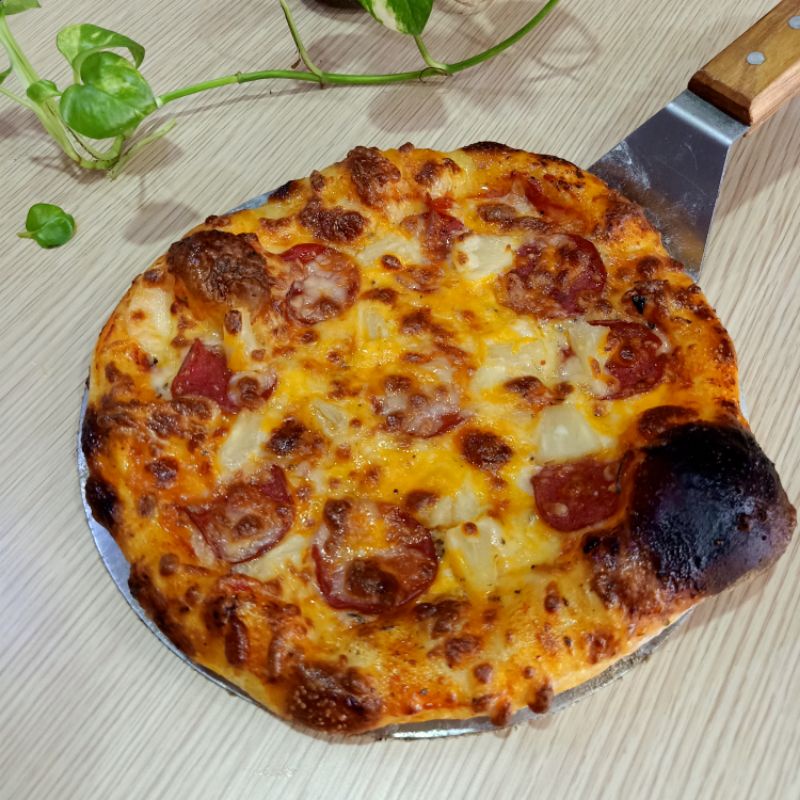 

Hawaiian Pizza (sourdough pizza with pinneaple, beef pepperoni)