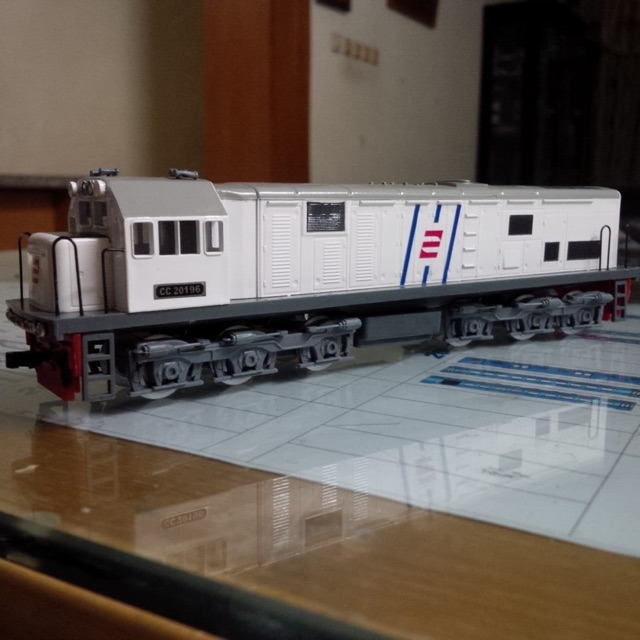 Miniatur Lokomotif Kereta Api Indonesia KAI CC20113 Bandung Lk-01 / Lk 01 Bandung Putih biru