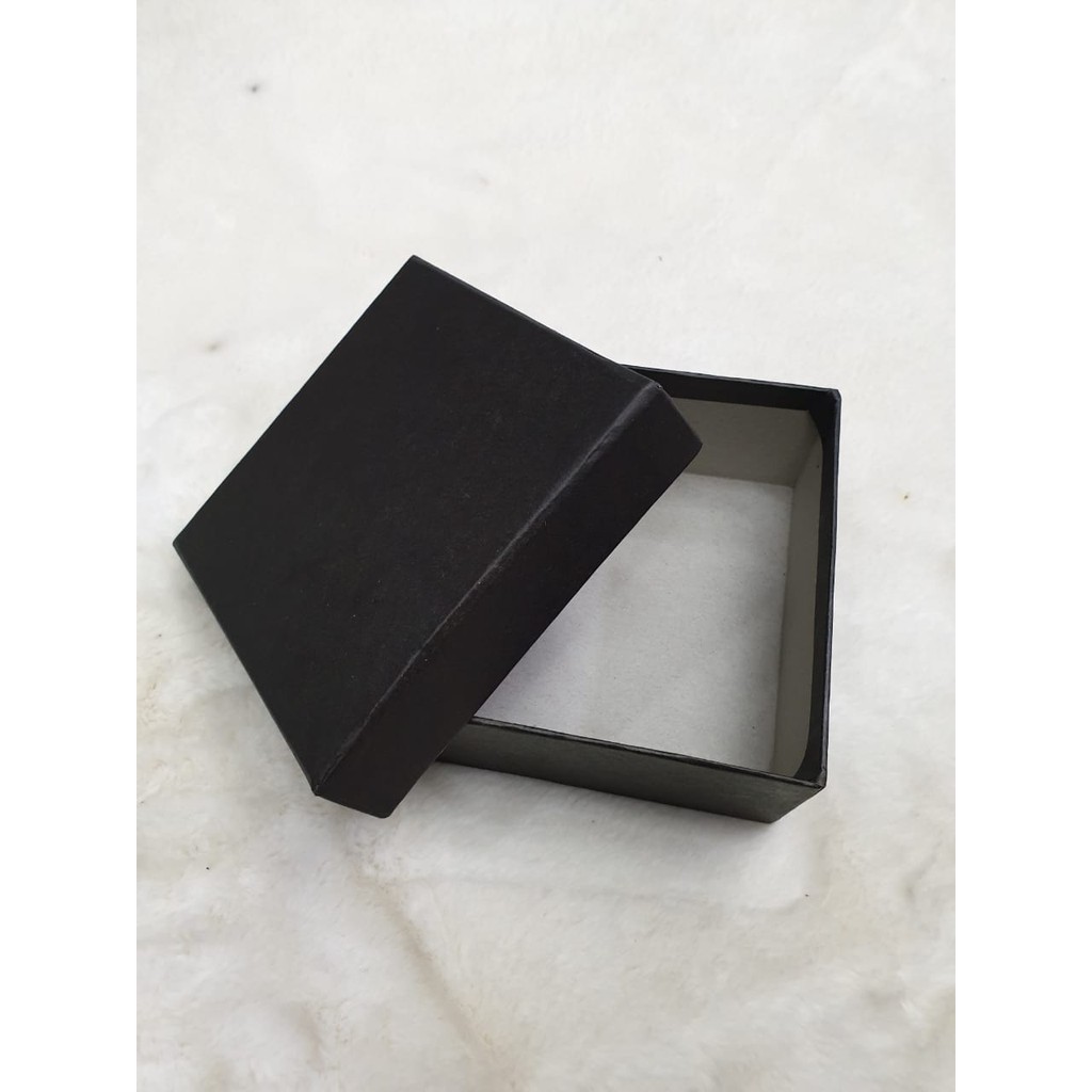 

Box kotak kado kosong
