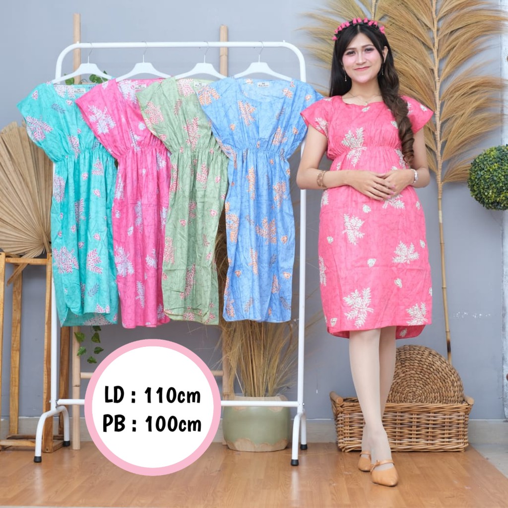 Daster midi dengan warna yg cantik dan karet dibagian dada, bahan rayon adem dan nyaman