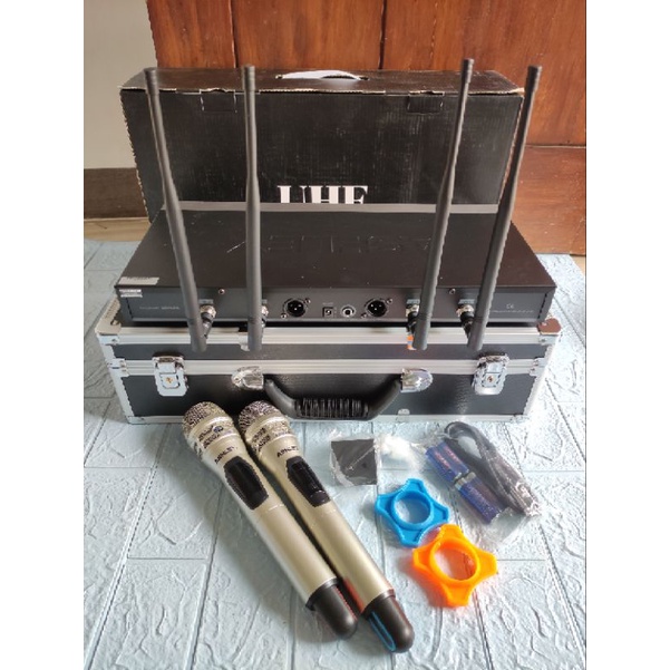 Mic Wireless Ashley Vocal Artist Vokal Artis Original 2 Mic Genggam Handheld Anti Feedback Function 