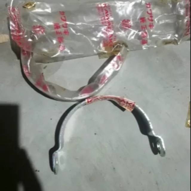 Klem pengikat spakbor slebor spakbor belakang kawasaki G3 ga2 orisinil
