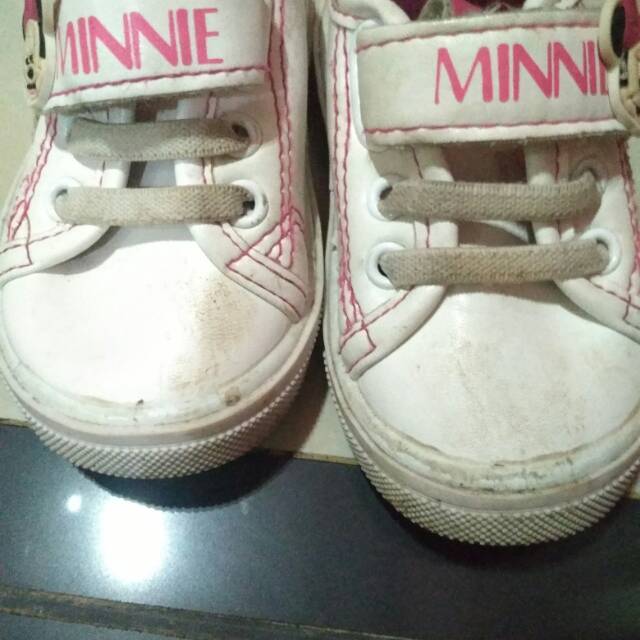 Preloved sepatu Disney Nevada