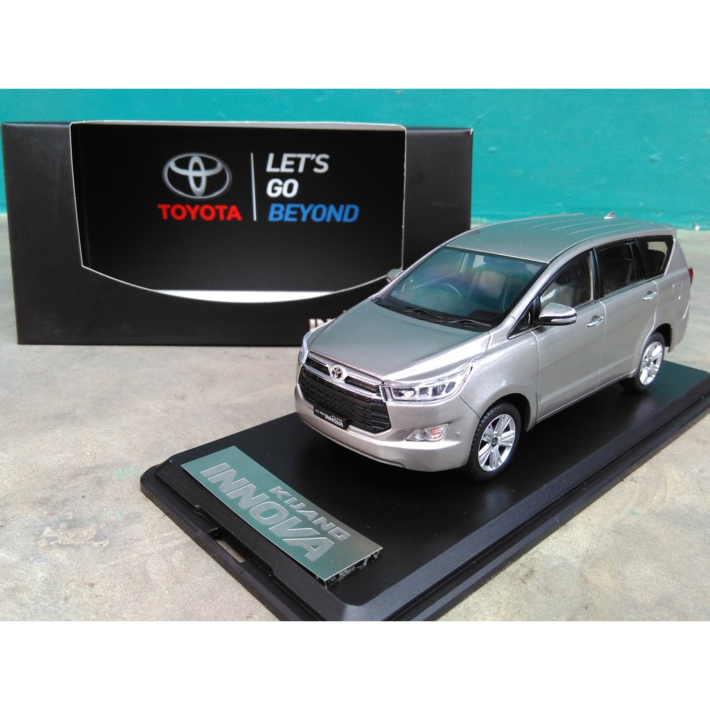 Diecast Innova Reborn Silver Miniatur Mobil Kijang Innova Paper