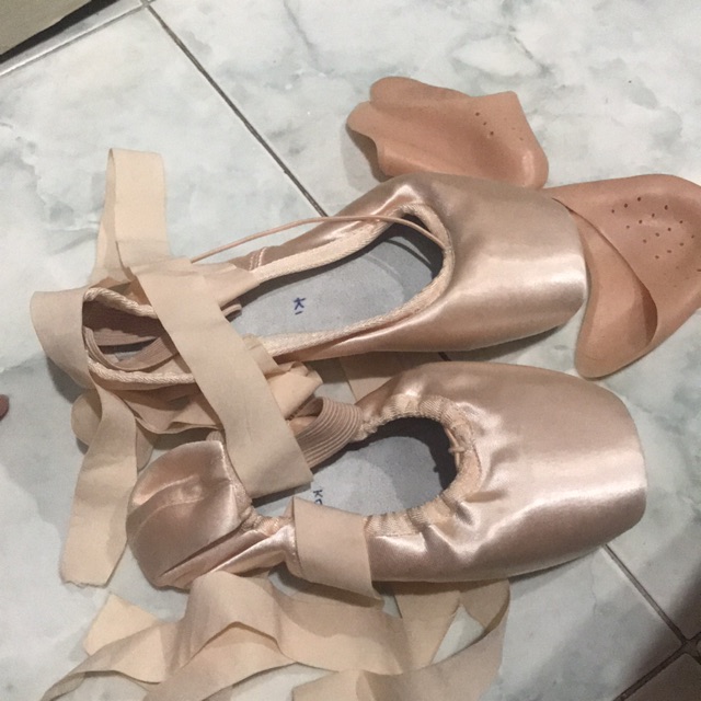 bloch balance european pointe shoes second like new
