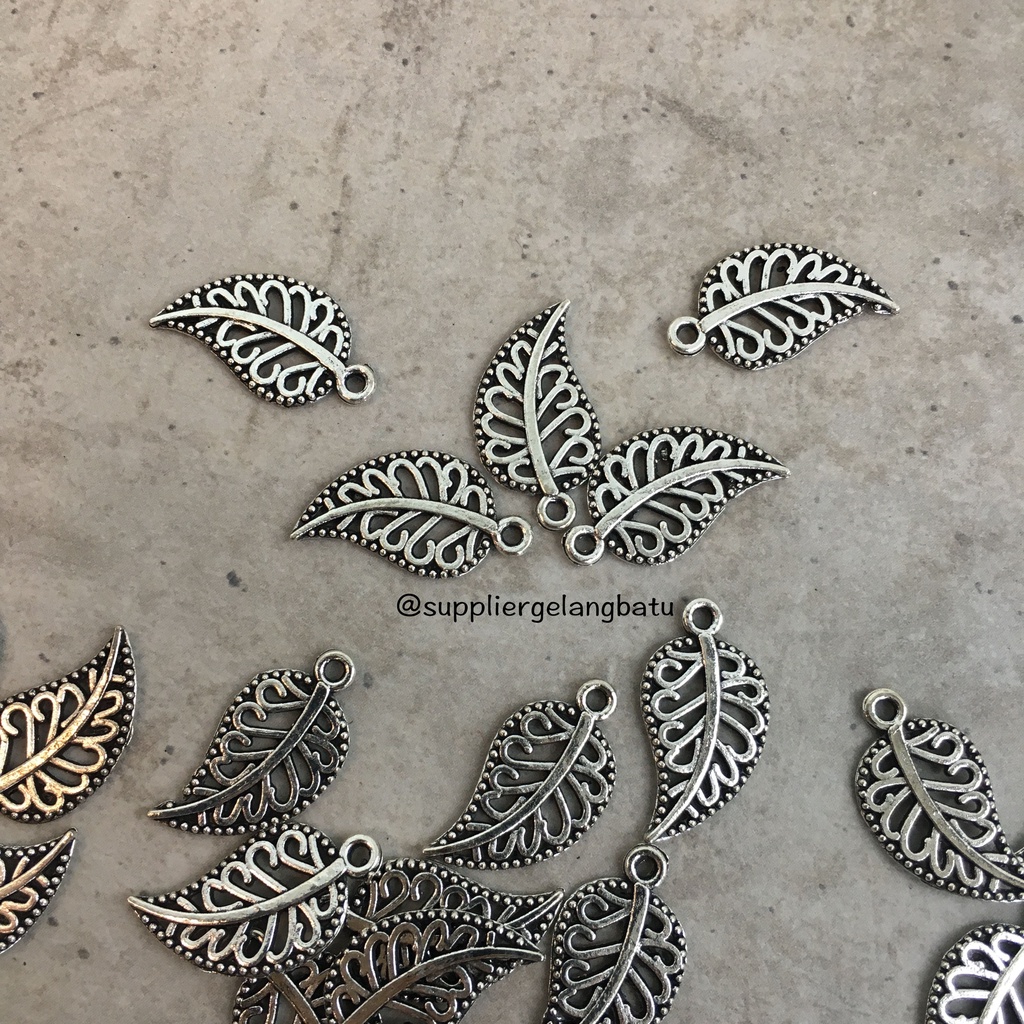 Aksesoris bandul Charms Logam Daun ukir SILVER liontin gelang kalung