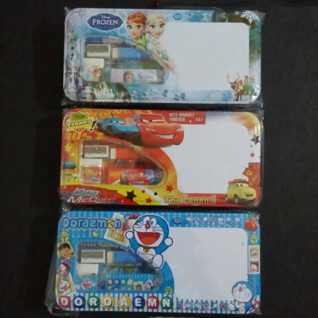 

Kotak pensil kaleng jumbo whiteboard isi motif karakter