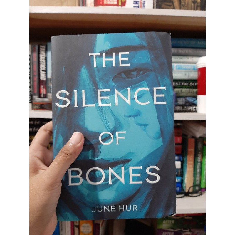 [English, Hardcover] The Silence of Bones