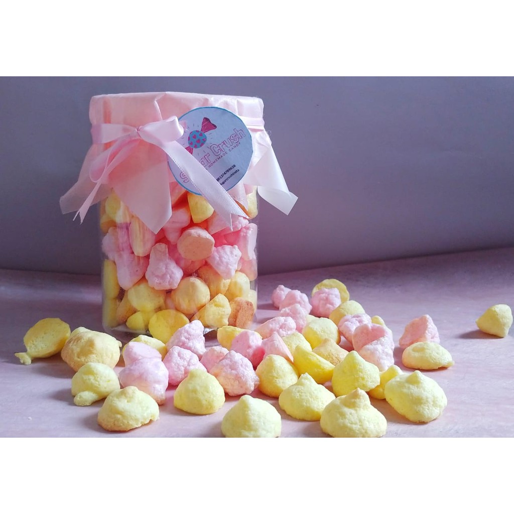 

MERINGUE KISSES
