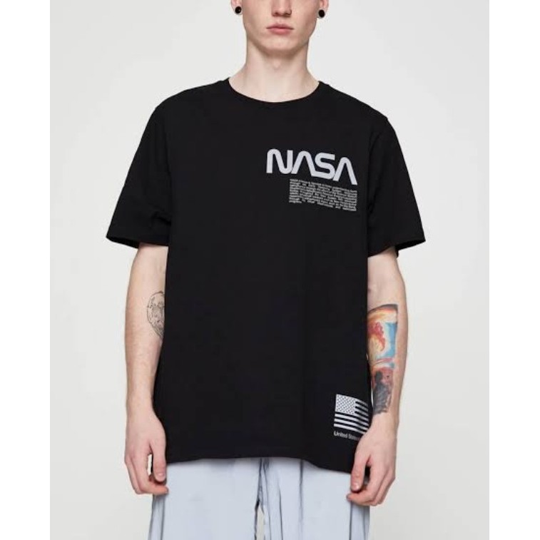 Kaos pria kaos nasa Hitam