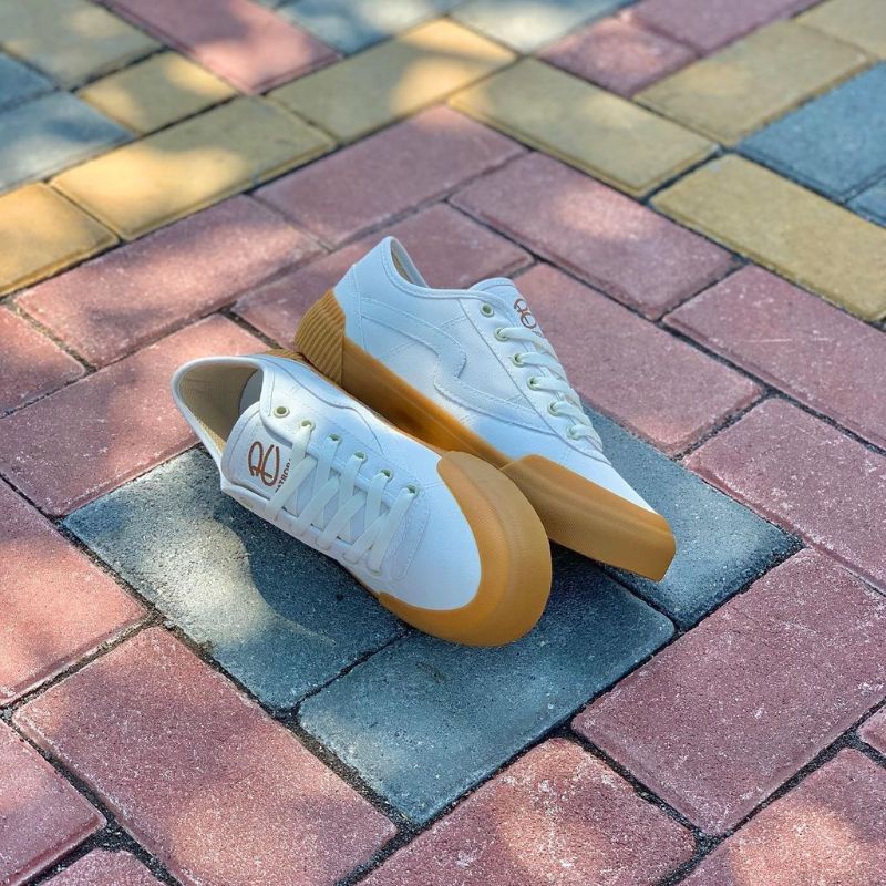 Patrobas Equip White Gum Low