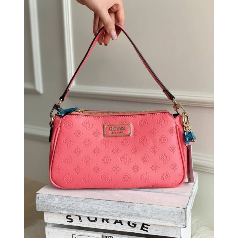 4.4 SALE | GUESSS Logo Love Textured Crossbody Bag