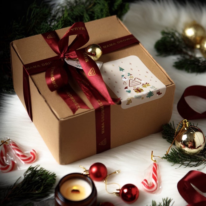 

CHRISTMAS HAMPERS Brownie by Mama Drownies