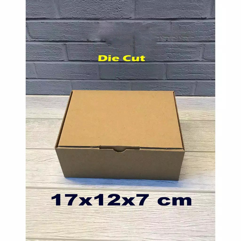 

Kardus 17 x 12 x 7 cm...............Die cut