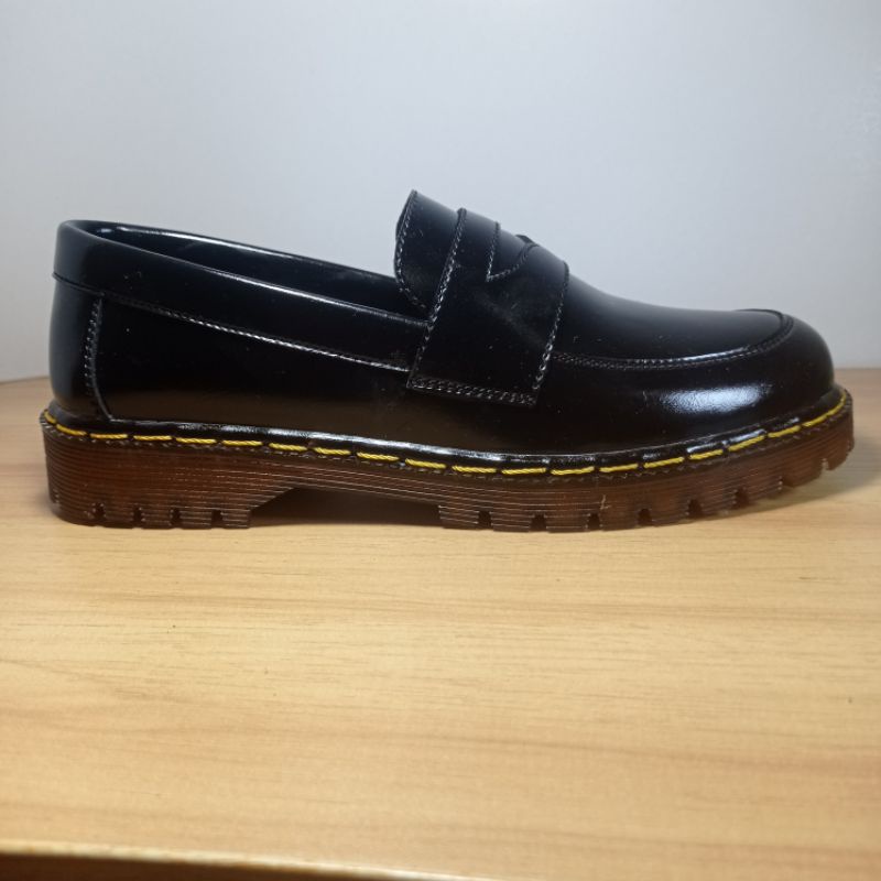 -alvaris R-2 penny loafersboi black unisex pria wanita