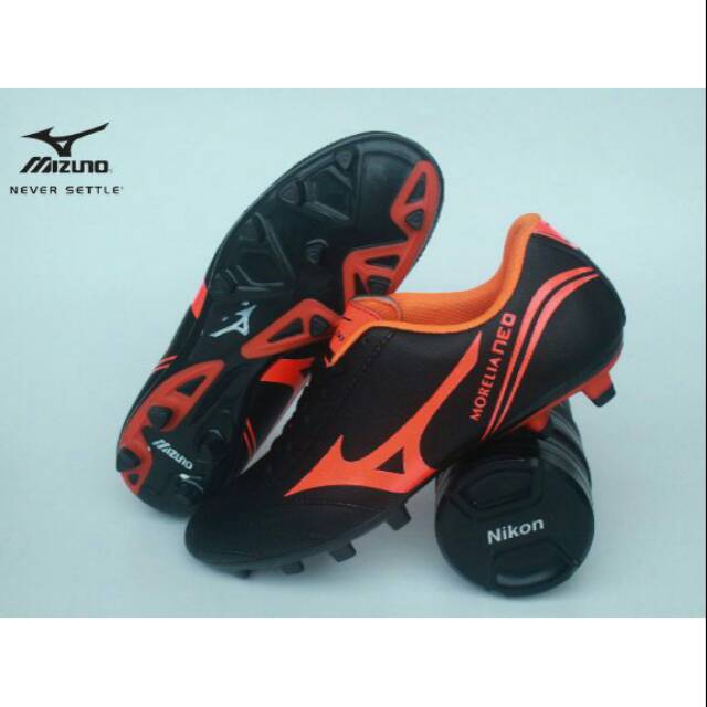 Spatu bola mizuno neo sin