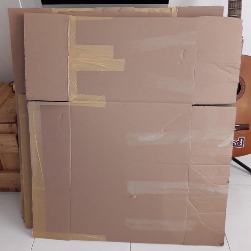 

Kardus bekas untuk tambahan packing pelindung sudut
