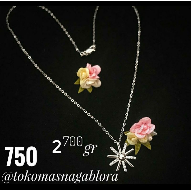 KALUNG PUTIH SET LIONTIN EMAS 17K