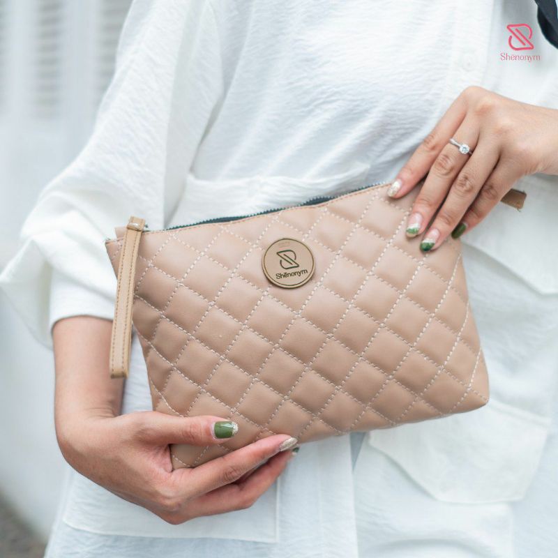 READY STOK KYRA POUCH BY SHENONYM WARNA LATTE POUCH WANITA MURAH POUCH CANTIK DOMPET WANITA LUCU