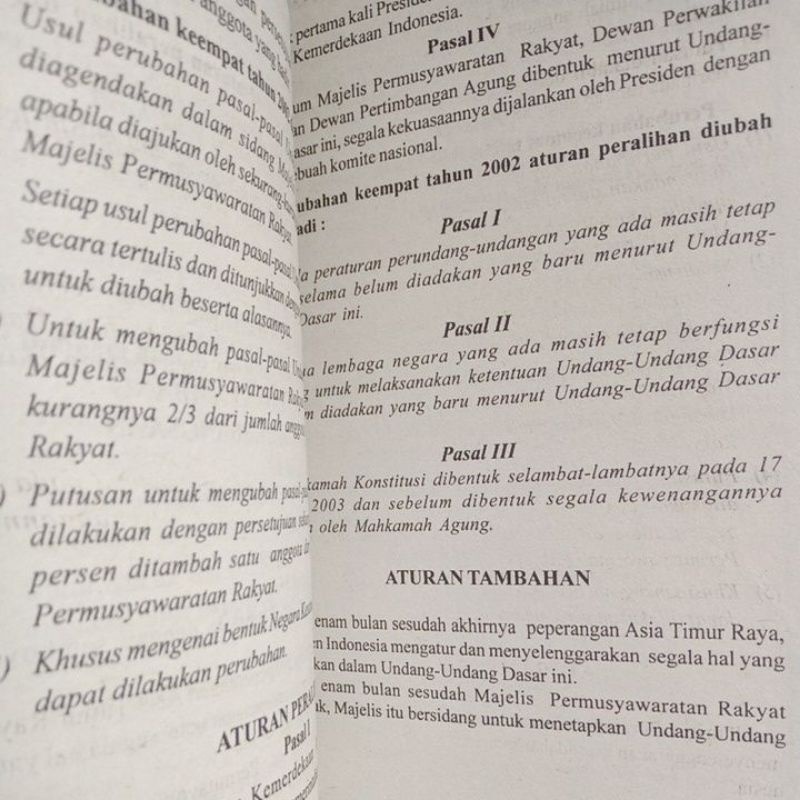 Buku Super lengkap UUD 1945 Amandemen
