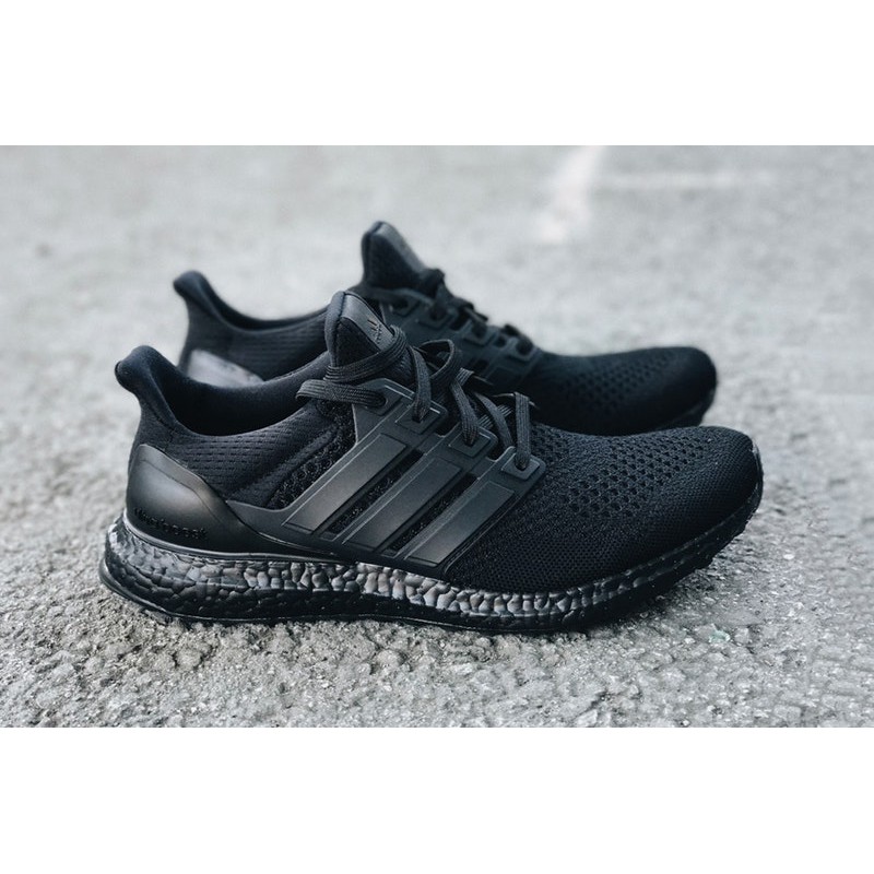 Sepatu Adidas Ultraboost 4.0 Triple Black Grade Ori