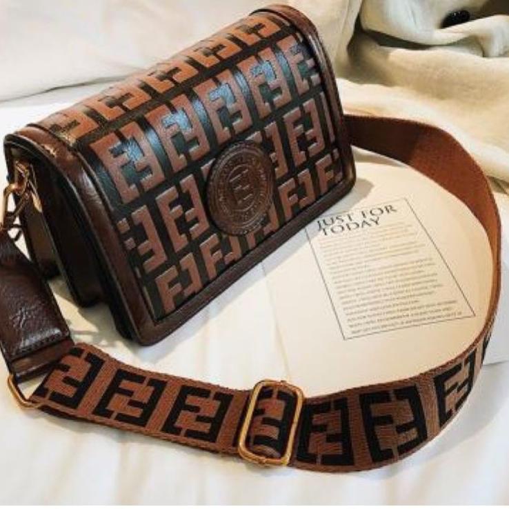 Keluaran Terbaru.. FEND1 IMPORT  COD / TAS WANITA SELEMPANG BATAM DARI JAKARTA / TALI STRAP LEBAR ME