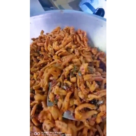 

kripik usus pedas daun jeruk