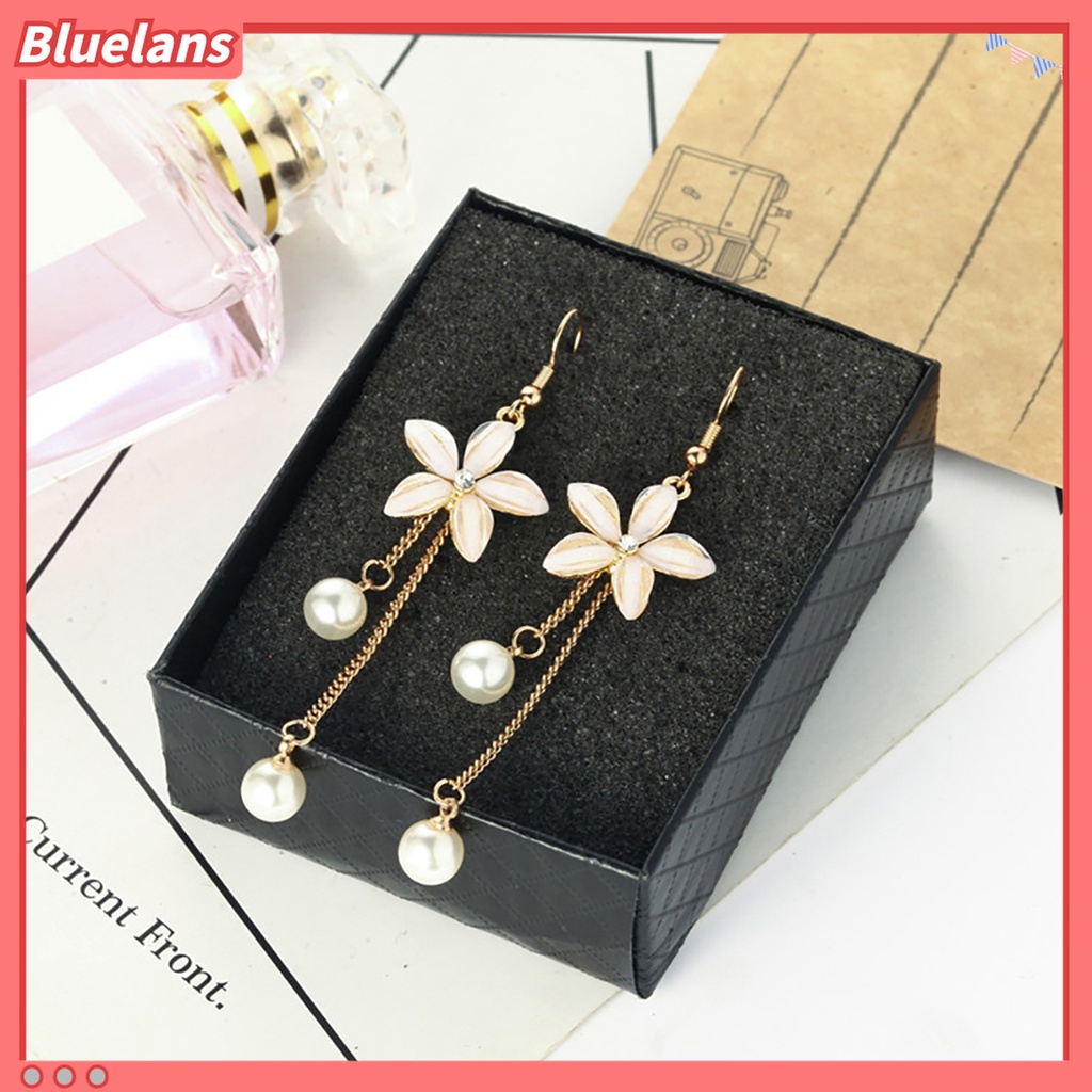 Anting Kait Rantai Panjang Liontin Bunga Mutiara Palsu Bahan Alloy Untuk Perempuan