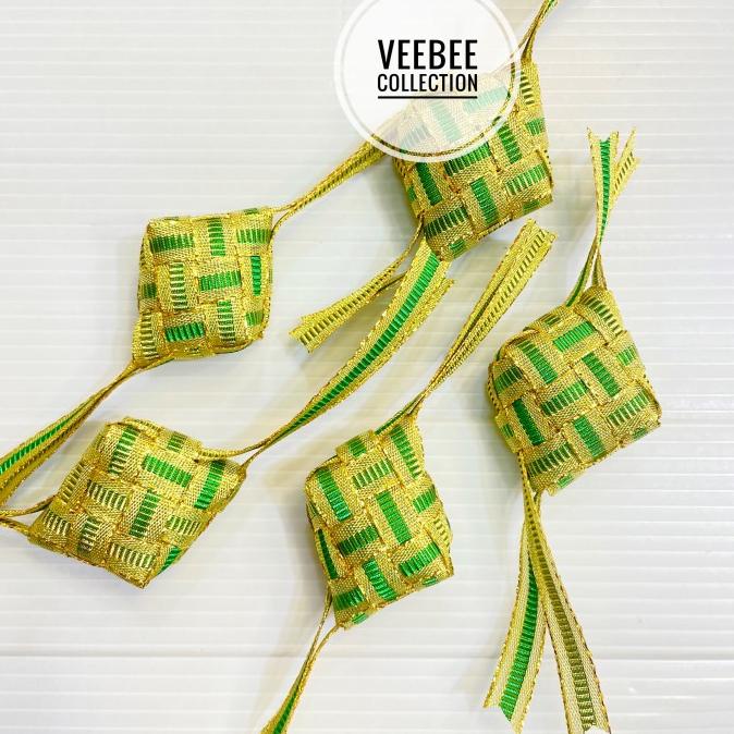 

:::::::] Ketupat mini pita kilap kasar 3x3,5cm/hiasan ketupat pita kain hampers