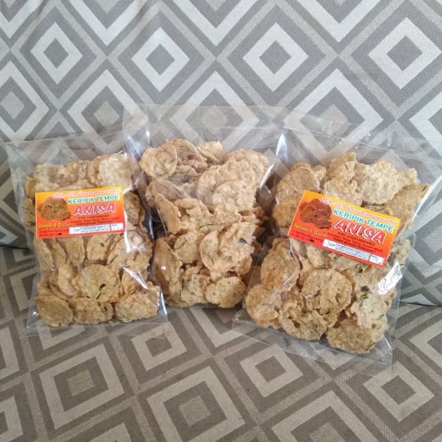 Makanan ringan keripik tempe oleh-oleh banyuwangi