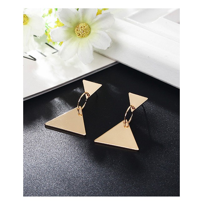 LRC Anting Tusuk Fashion Silver Color Triangle Shape Decorated Earrings